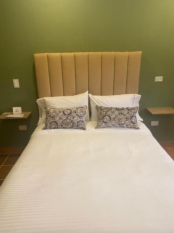 Hotel Bambu Гуатапе Экстерьер фото