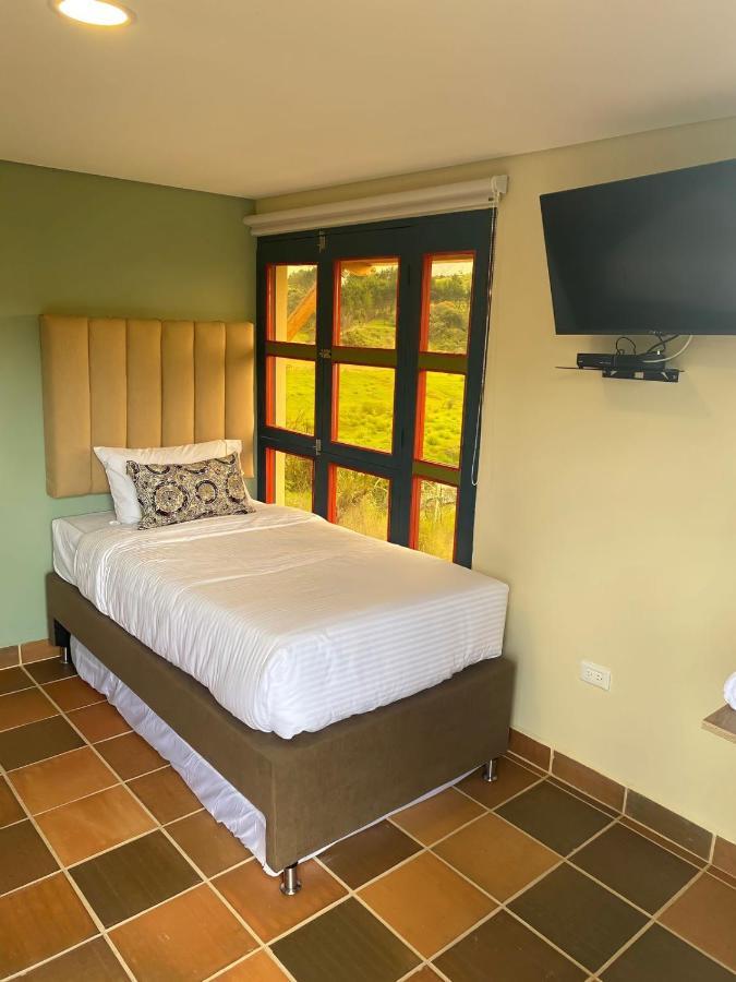 Hotel Bambu Гуатапе Экстерьер фото